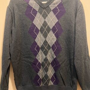 Liz Claiborne V-Neck Sweater in Gray and Purple Argyle